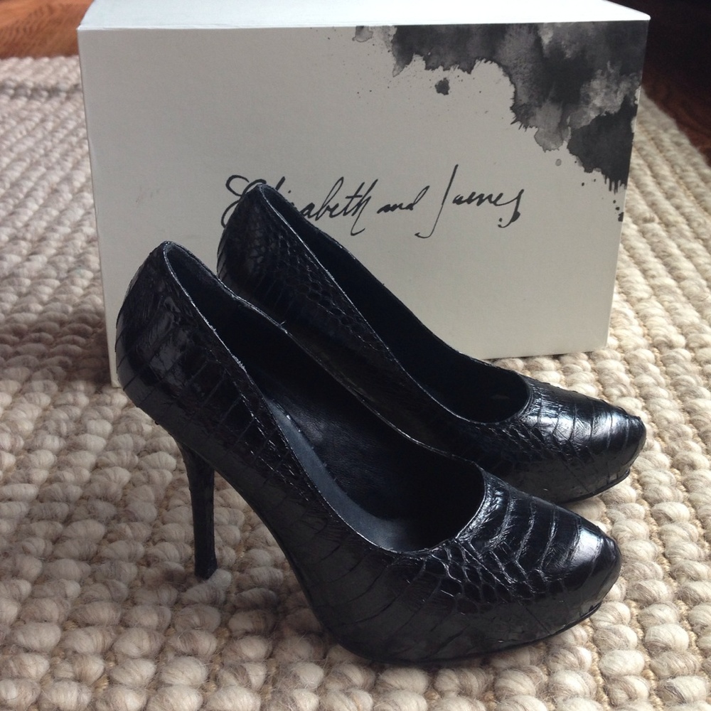 Elizabeth & James Mazi Snake Platform Pumps sz 6